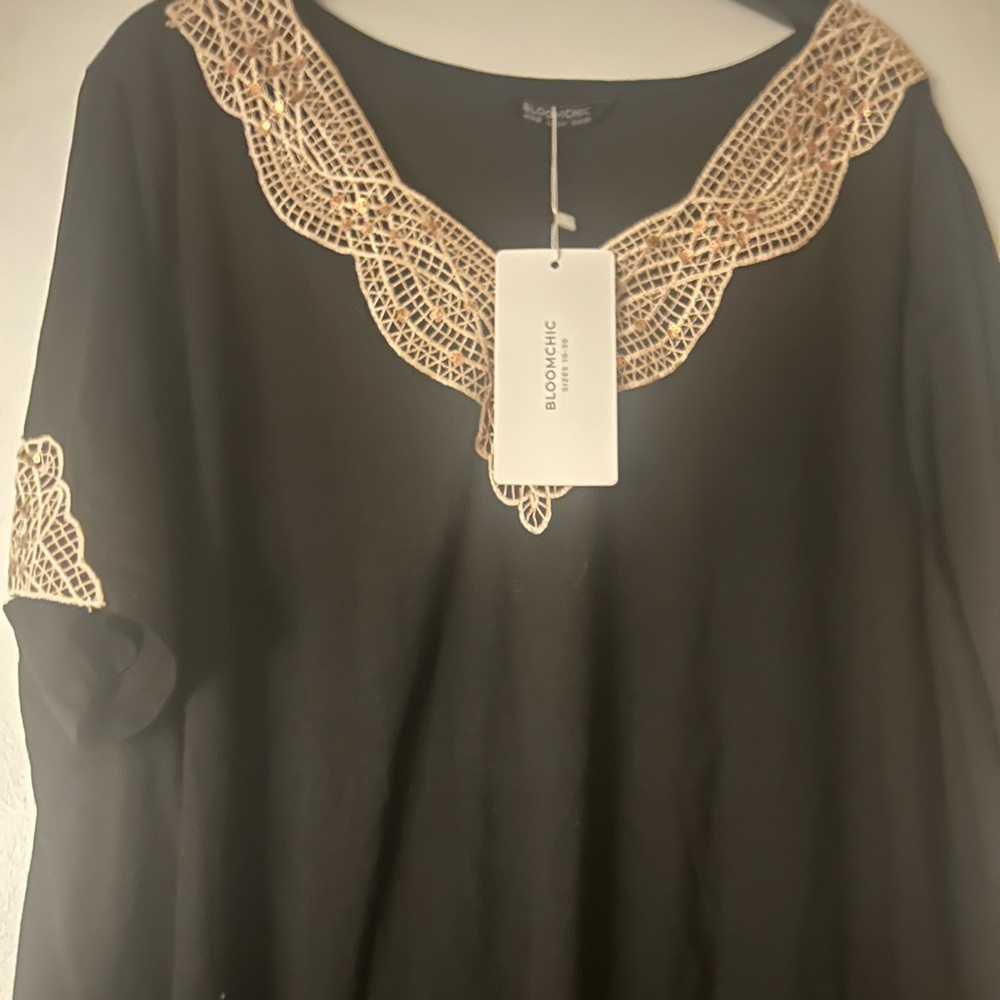 Bloomchic Black NWT blouse with Gold Lace Appliqué size 18/20